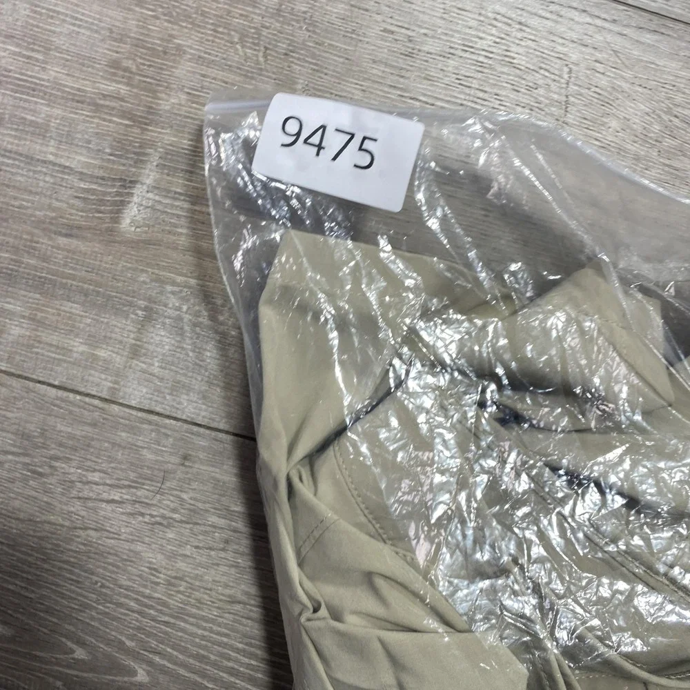 Under Armour Shorts Mens 40‎ Beige Cargo Performance Athletic Loose Fit
